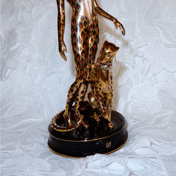 Erte’ Leopard Sculpture Franklin Mint Servenarts. Swarovski Crystals 9 1/2” Tall - Picture 4 of 12